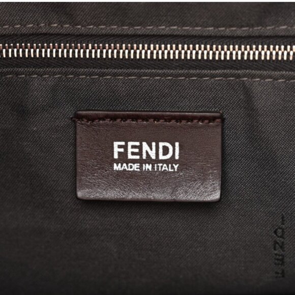 💲1️⃣4️⃣0️⃣0️⃣ FENDI Pebbled Calfskin Small Closure Tote - Picture 10 of 10